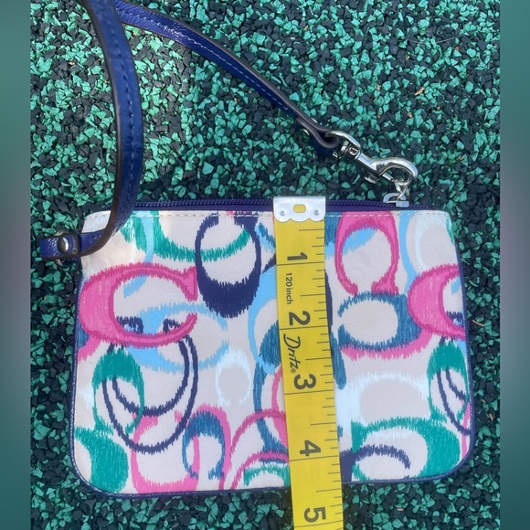 Coach Wristlet ,Coach Vibrant Patterned Wristlet,Coach Wallet. - Picture 6 of 10